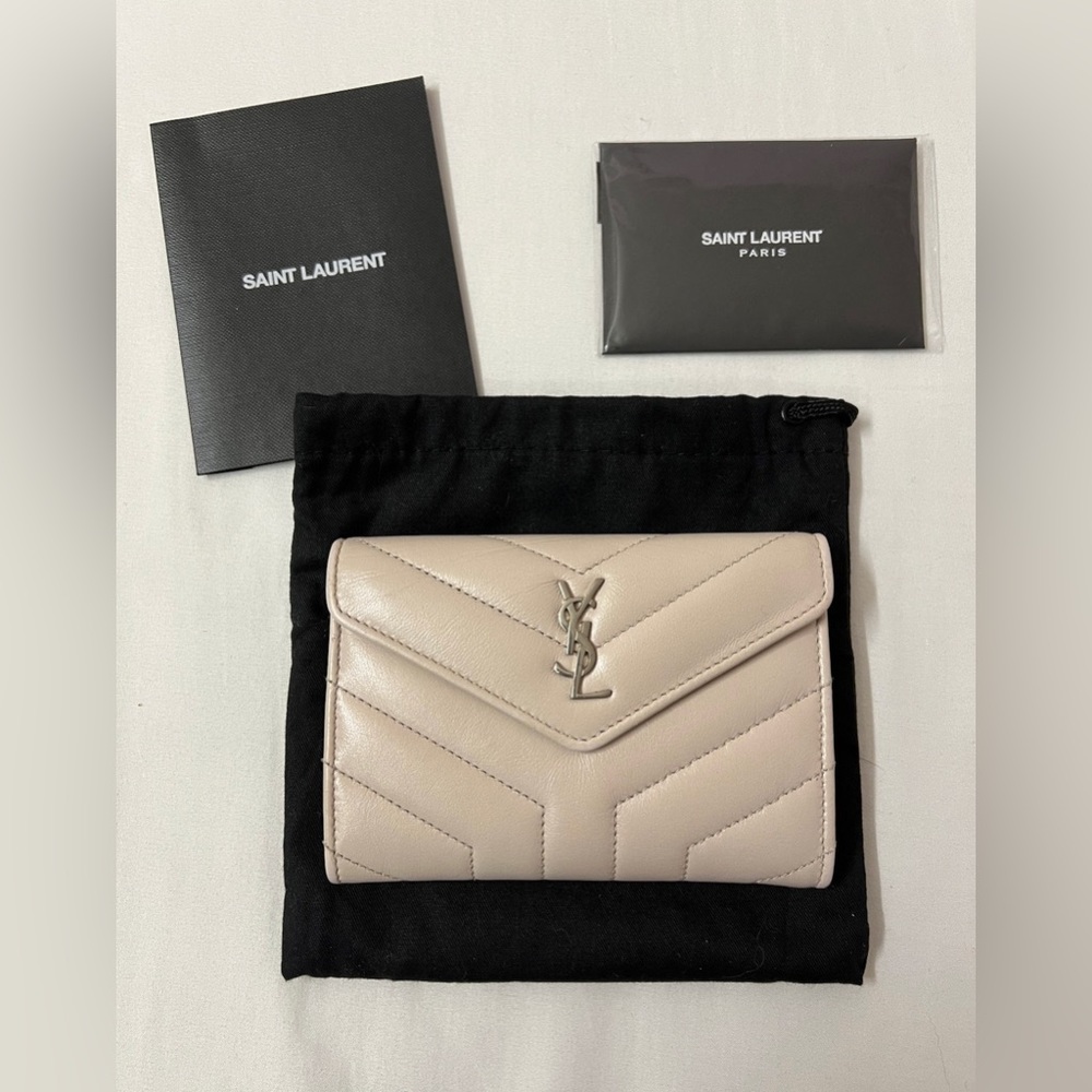 YSL Yves Saint Laurent Loulou Lou Lou Flap
Wallet Card Case